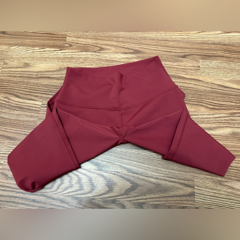Alo Yoga AirBrush leggings Dark Cranberry Color NWOT - Picture 5 of 11